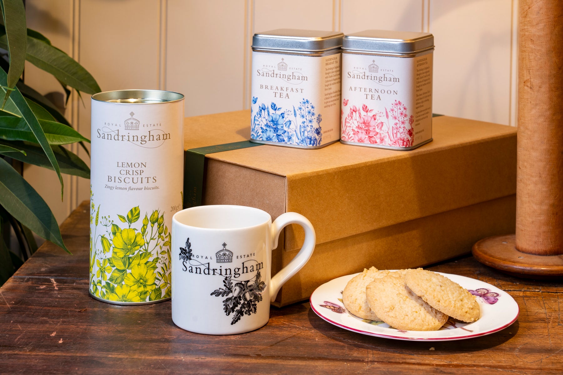 Sandringham Tea & Biscuit Gift Set China Mug, English Tea & Biscuits